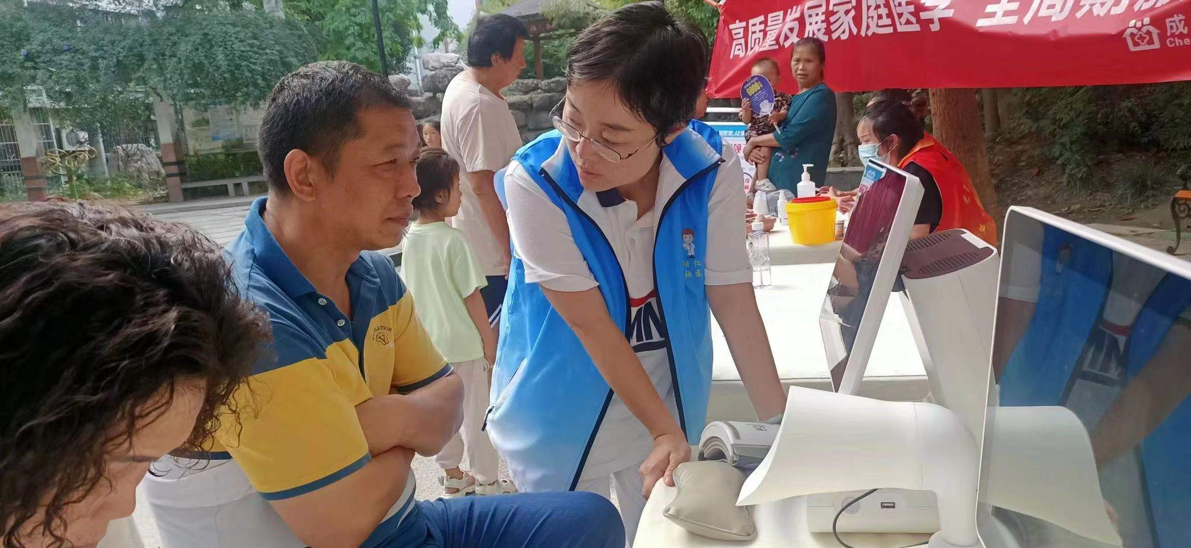 “百场义诊进小区,慢病管理有家医”,中科芯创中医四诊仪亮相成都高新中和社区医院义诊活动 “百场义诊进小区,慢病管理有家医”,中科芯创中医四诊仪亮相成都高新中和社区医院义诊活动