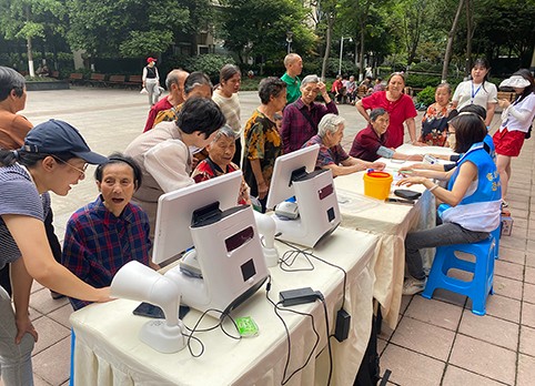 “百场义诊进小区，慢病管理有家医”，中科芯创中医四诊仪亮相成都高新中和社区医院义诊活动